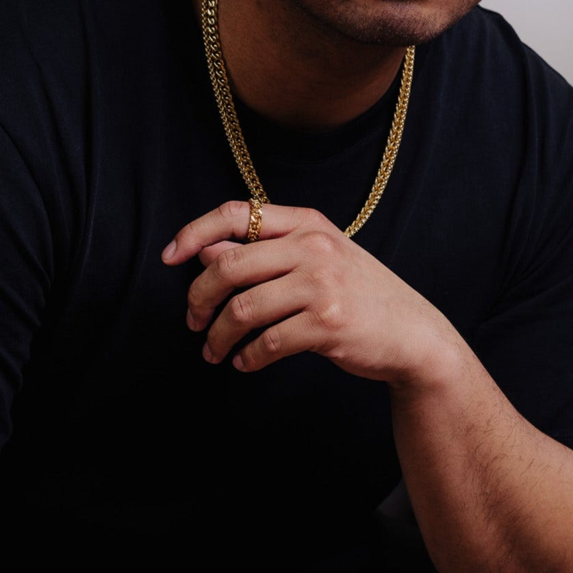 Men wearing cuban chain necklace