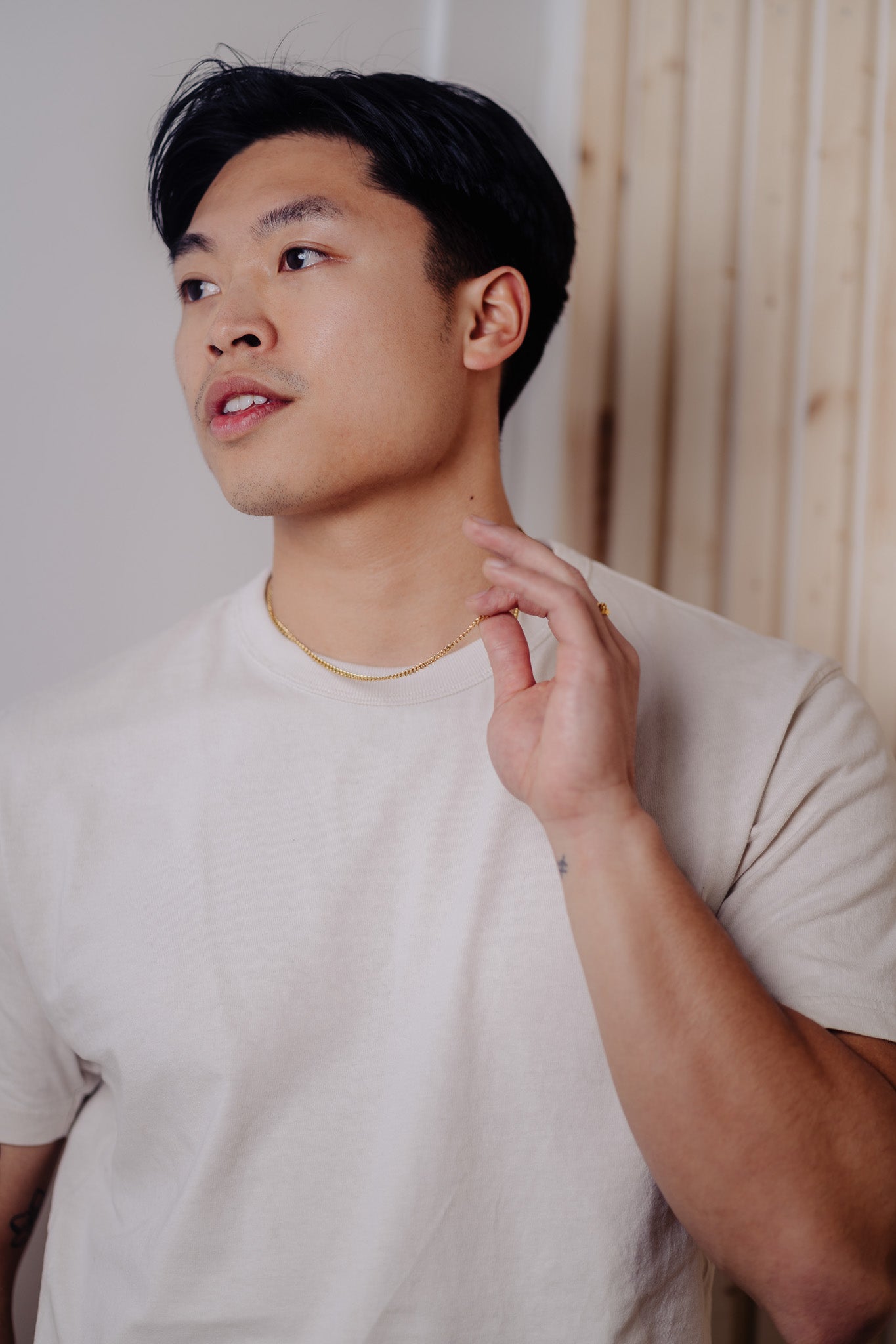 Men wearing 3mm cuban chain necklace