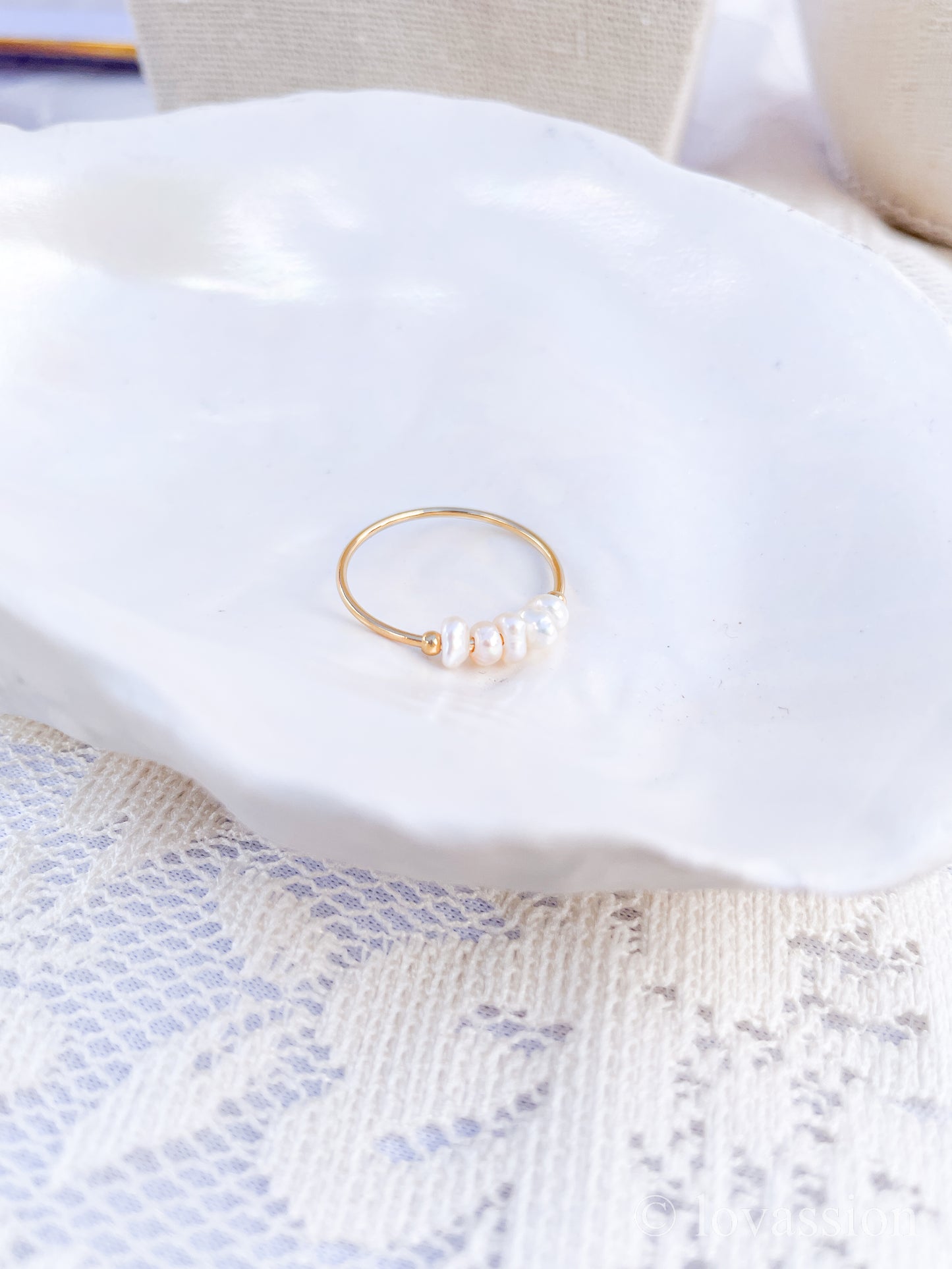 Bague à pois 14 carats et bague empilable de perles